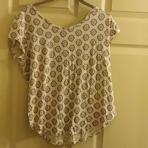 T-shirt, light weight, and soft cotton. Like new.